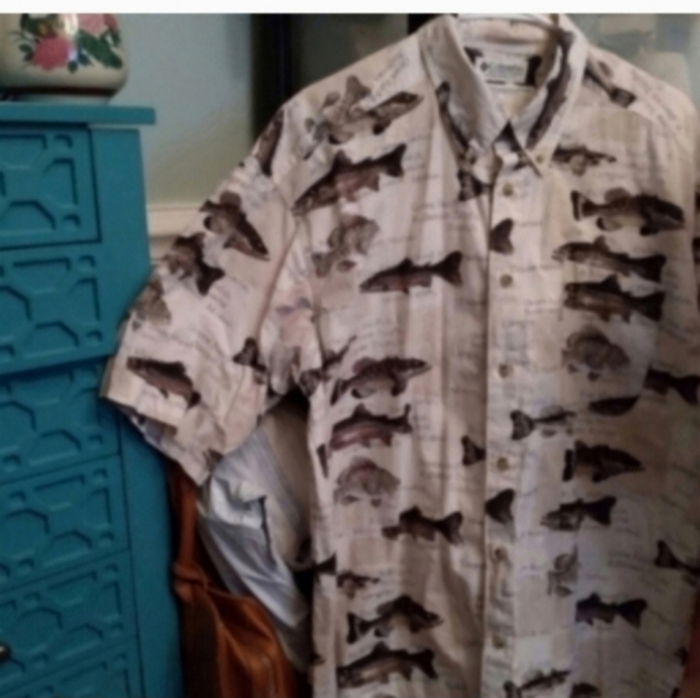 Colombia Sportswear Co. Men's Fish Print Shirt Cream and Black Button Fish XL